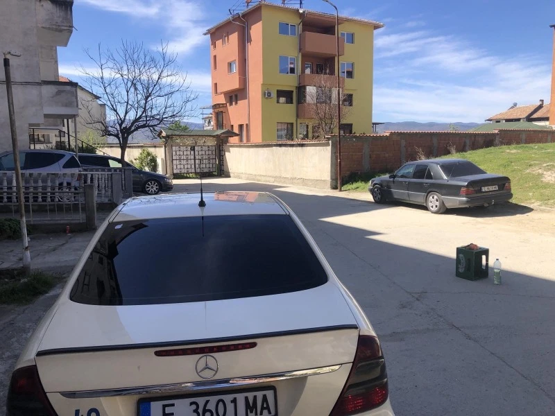 Mercedes-Benz E 220, снимка 6 - Автомобили и джипове - 45172660