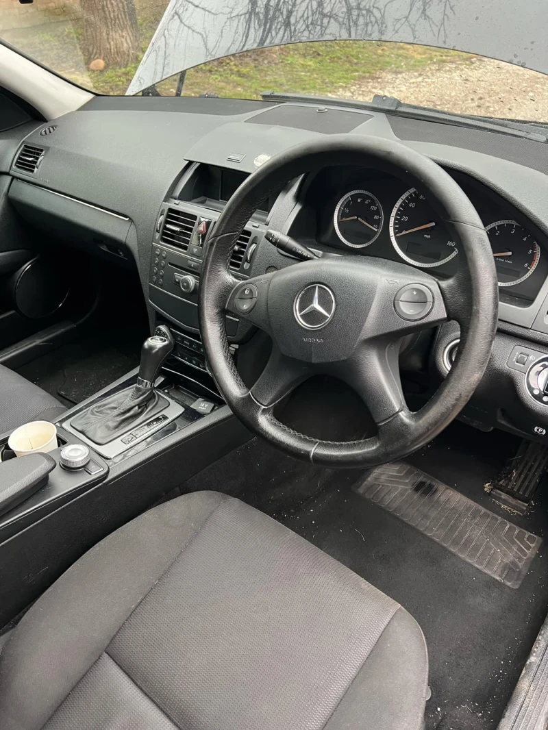 Mercedes-Benz C 220, снимка 4 - Автомобили и джипове - 48436494