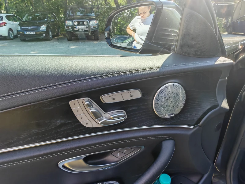 Mercedes-Benz E 300 4 Matic, снимка 17 - Автомобили и джипове - 52714986