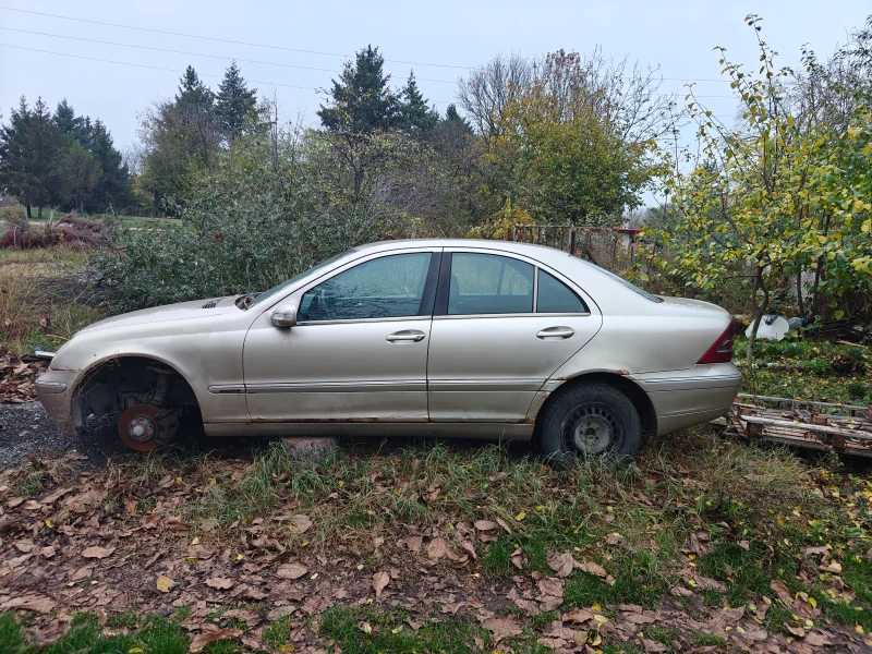 Mercedes-Benz C 220 W203, снимка 2 - Автомобили и джипове - 52376360