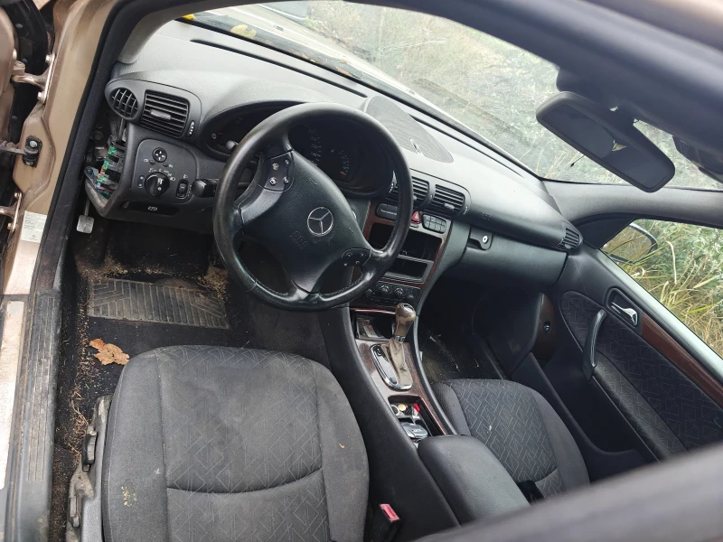 Mercedes-Benz C 220 W203, снимка 4 - Автомобили и джипове - 52376360