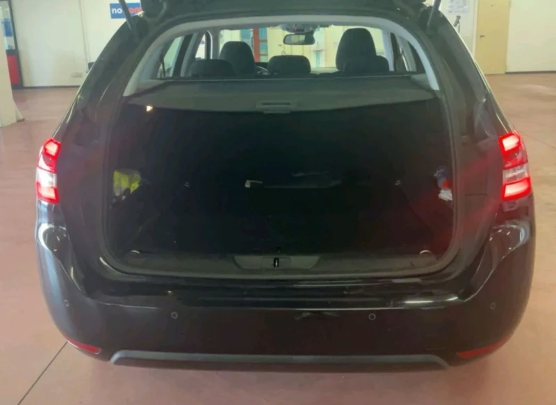 Peugeot 308 1.6Blue Hdi Facelift , снимка 9 - Автомобили и джипове - 52391372