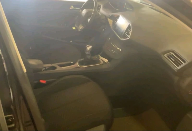 Peugeot 308 1.6Blue Hdi Facelift , снимка 12 - Автомобили и джипове - 52391372
