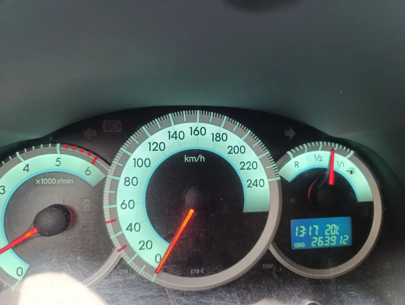 Toyota Corolla verso, снимка 6 - Автомобили и джипове - 52539134