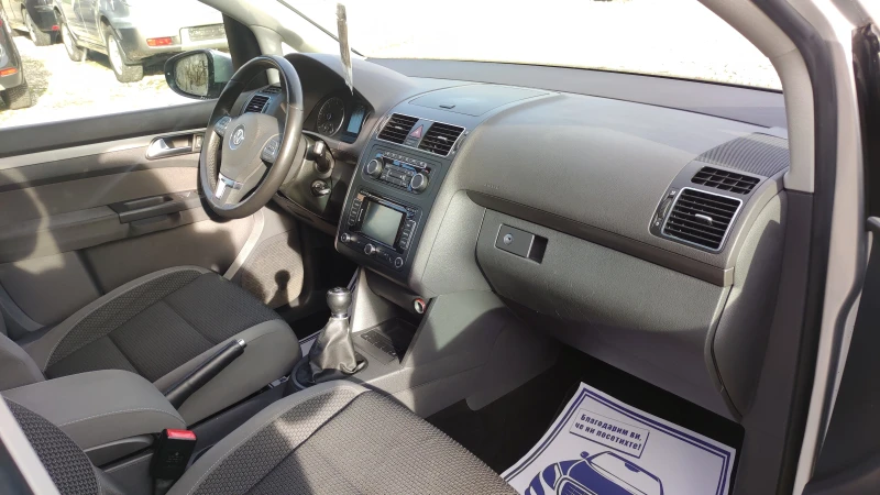 VW Touran 1.6 TDI NAVI, снимка 11 - Автомобили и джипове - 52837183