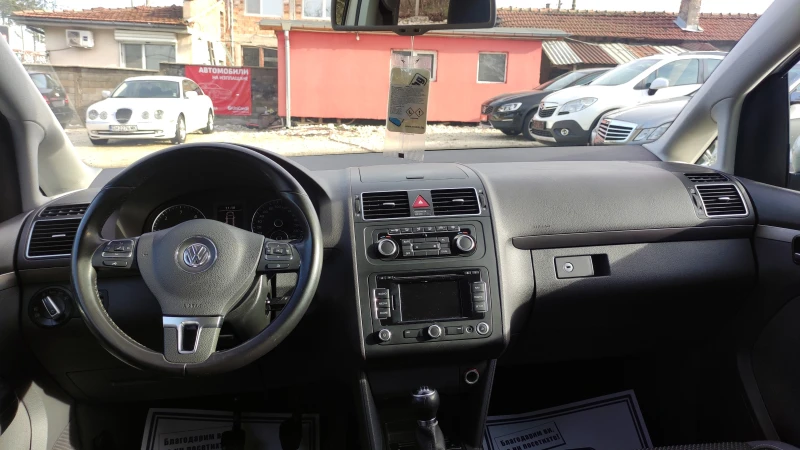 VW Touran 1.6 TDI NAVI, снимка 4 - Автомобили и джипове - 52837183