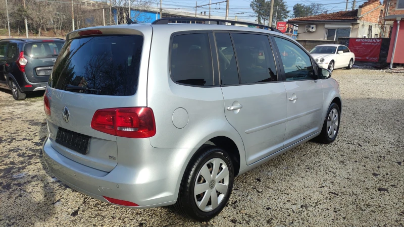 VW Touran 1.6 TDI NAVI, снимка 9 - Автомобили и джипове - 52837183