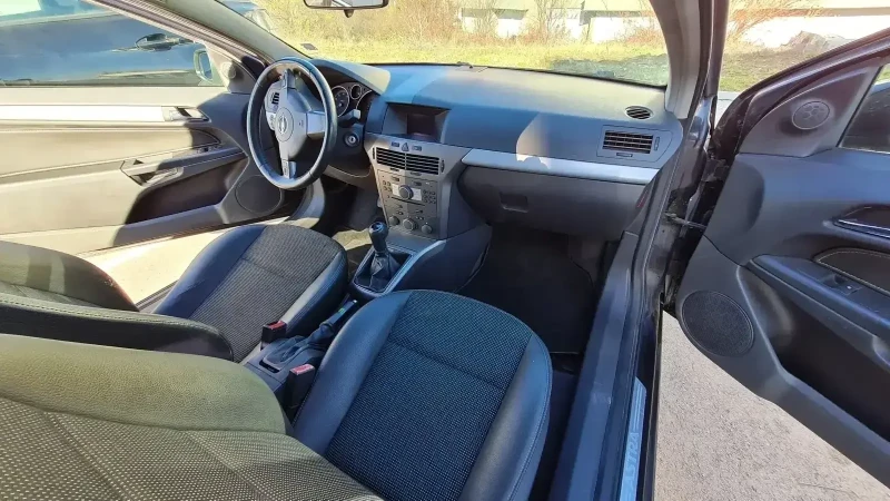 Opel Astra GTC, снимка 3 - Автомобили и джипове - 53175885