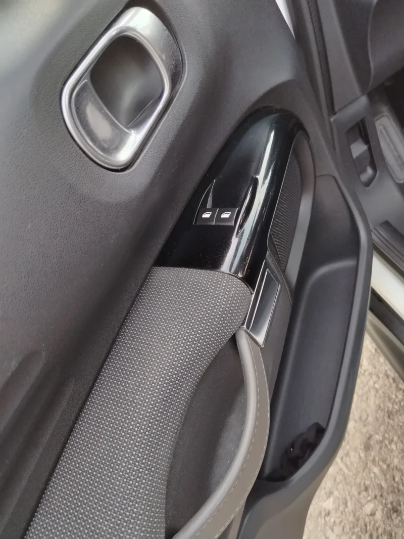 Citroen C4 Cactus 1.6 дизел, снимка 13 - Автомобили и джипове - 53286826