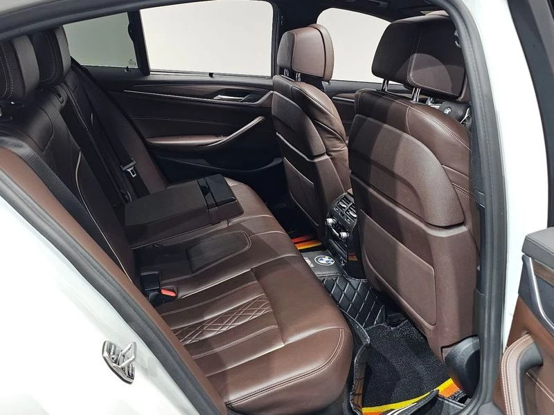 BMW 520 520d M Sport Package Plus| 190к.с.| ВКЛ.ТЕХНОТЕСТ, снимка 10 - Автомобили и джипове - 55130476