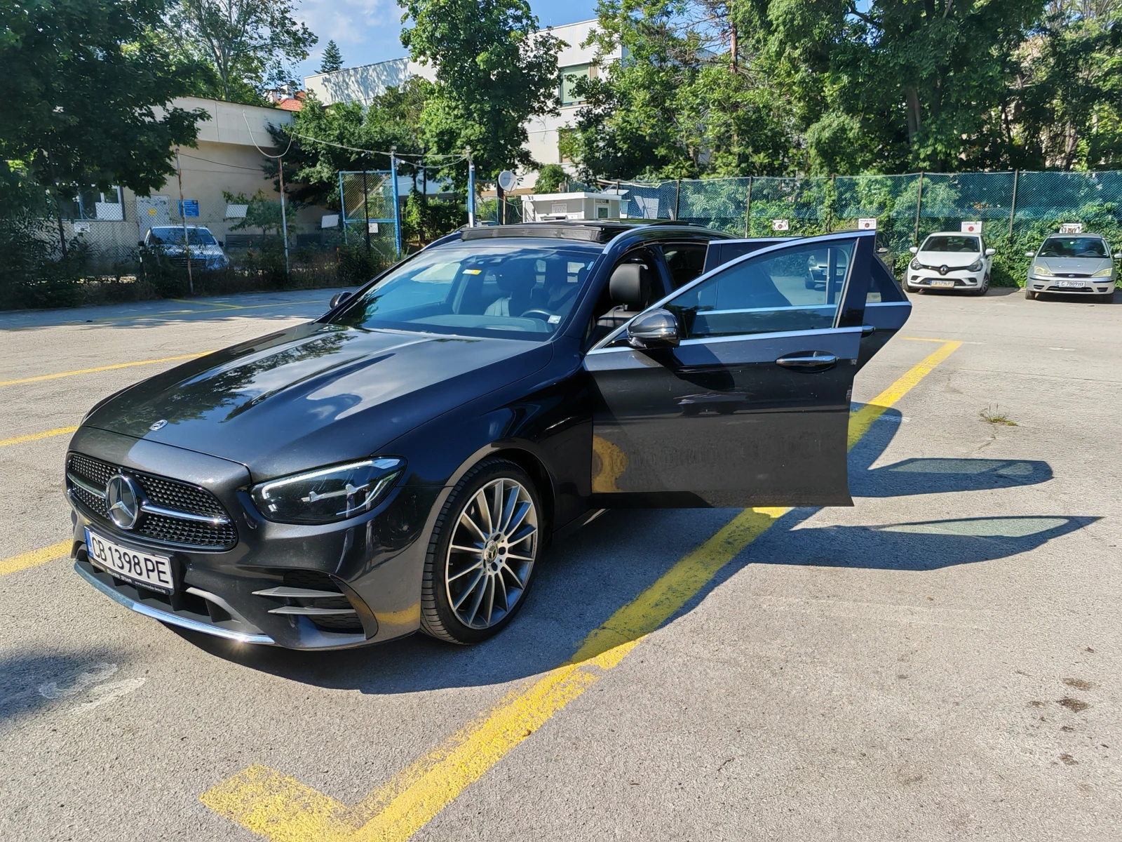 Mercedes-Benz E 300 4 Matic, снимка 1