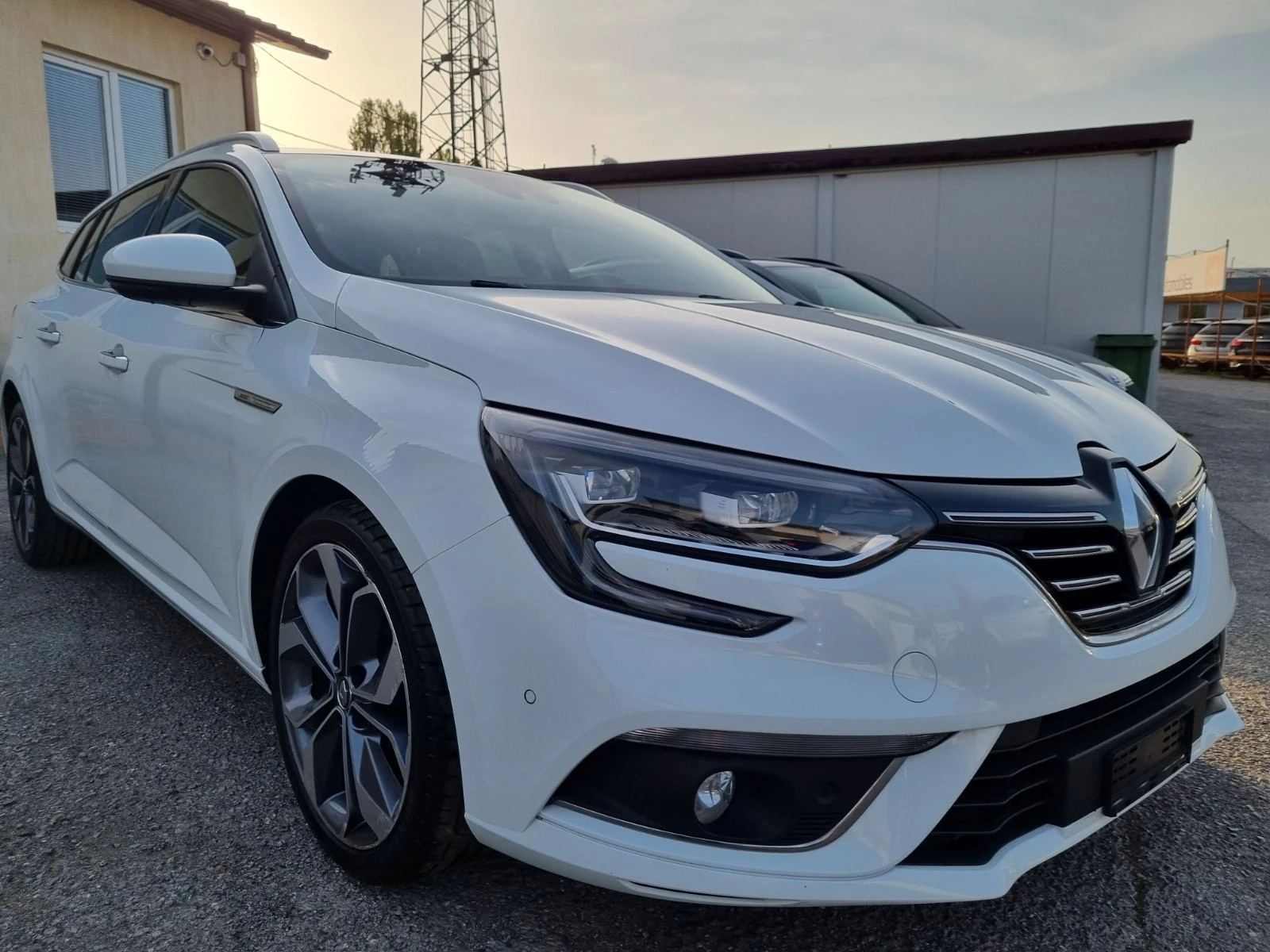 Renault Megane BOSE АВТОМАТИК  НАВИГАЦИЯ КАМЕРА КОЖА FULL LED  - изображение 2