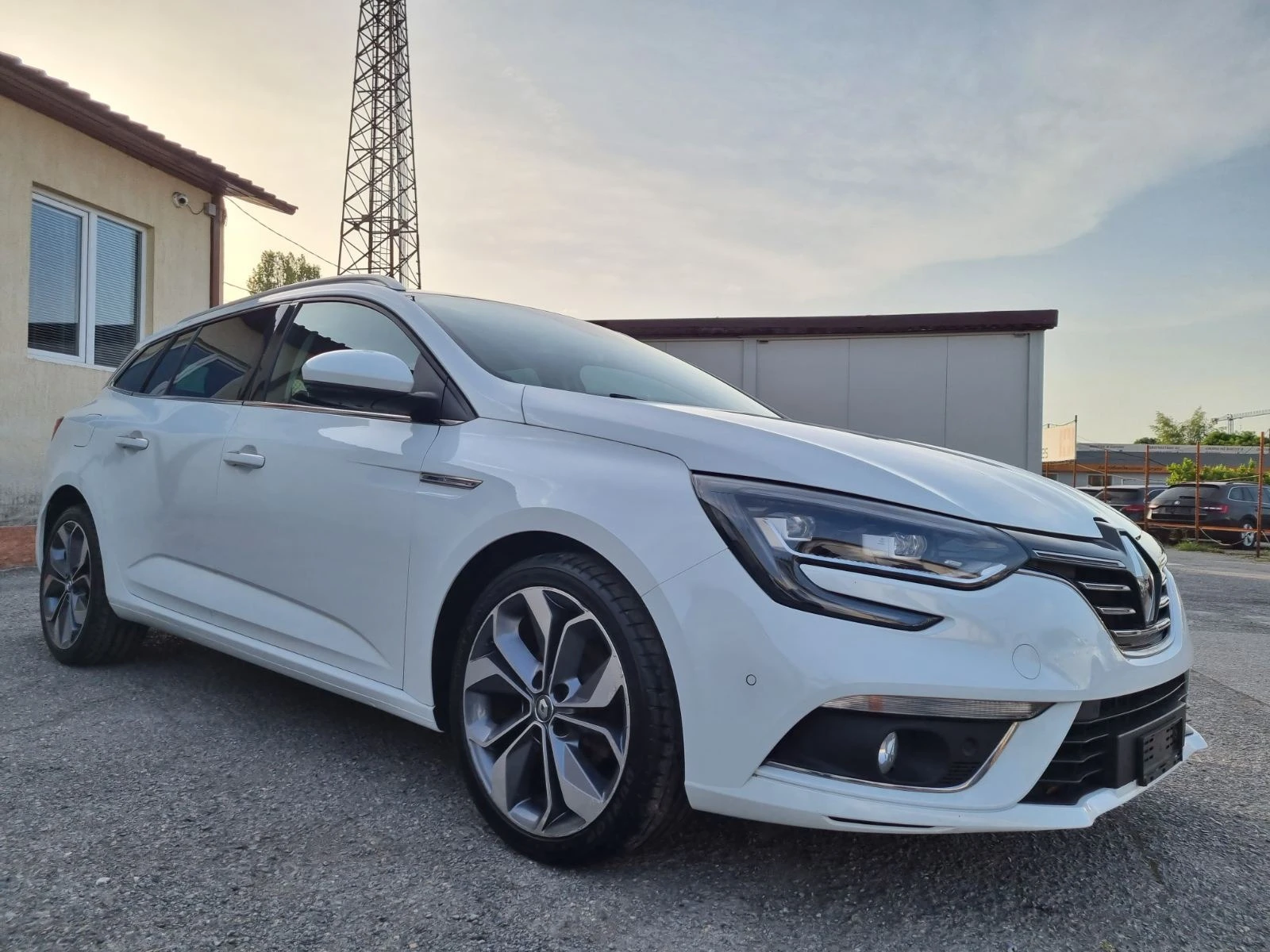 Renault Megane BOSE АВТОМАТИК  НАВИГАЦИЯ КАМЕРА КОЖА FULL LED  - изображение 8