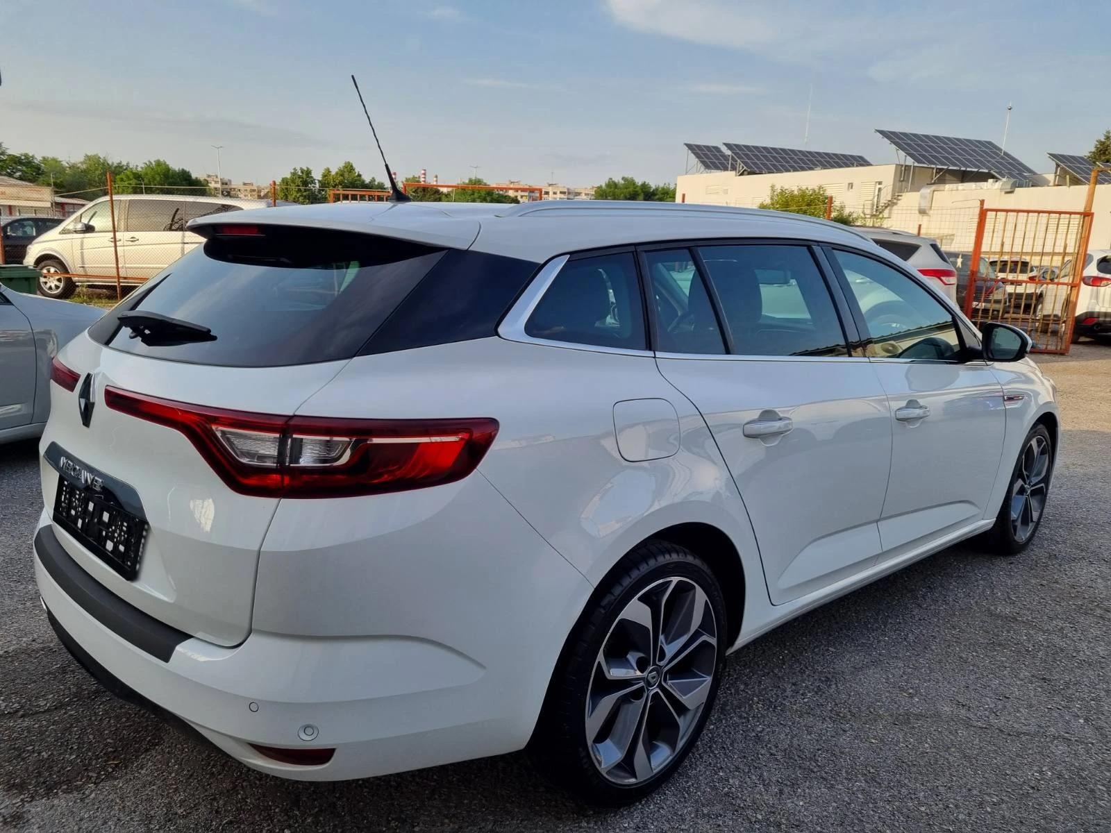 Renault Megane BOSE АВТОМАТИК  НАВИГАЦИЯ КАМЕРА КОЖА FULL LED  - изображение 7