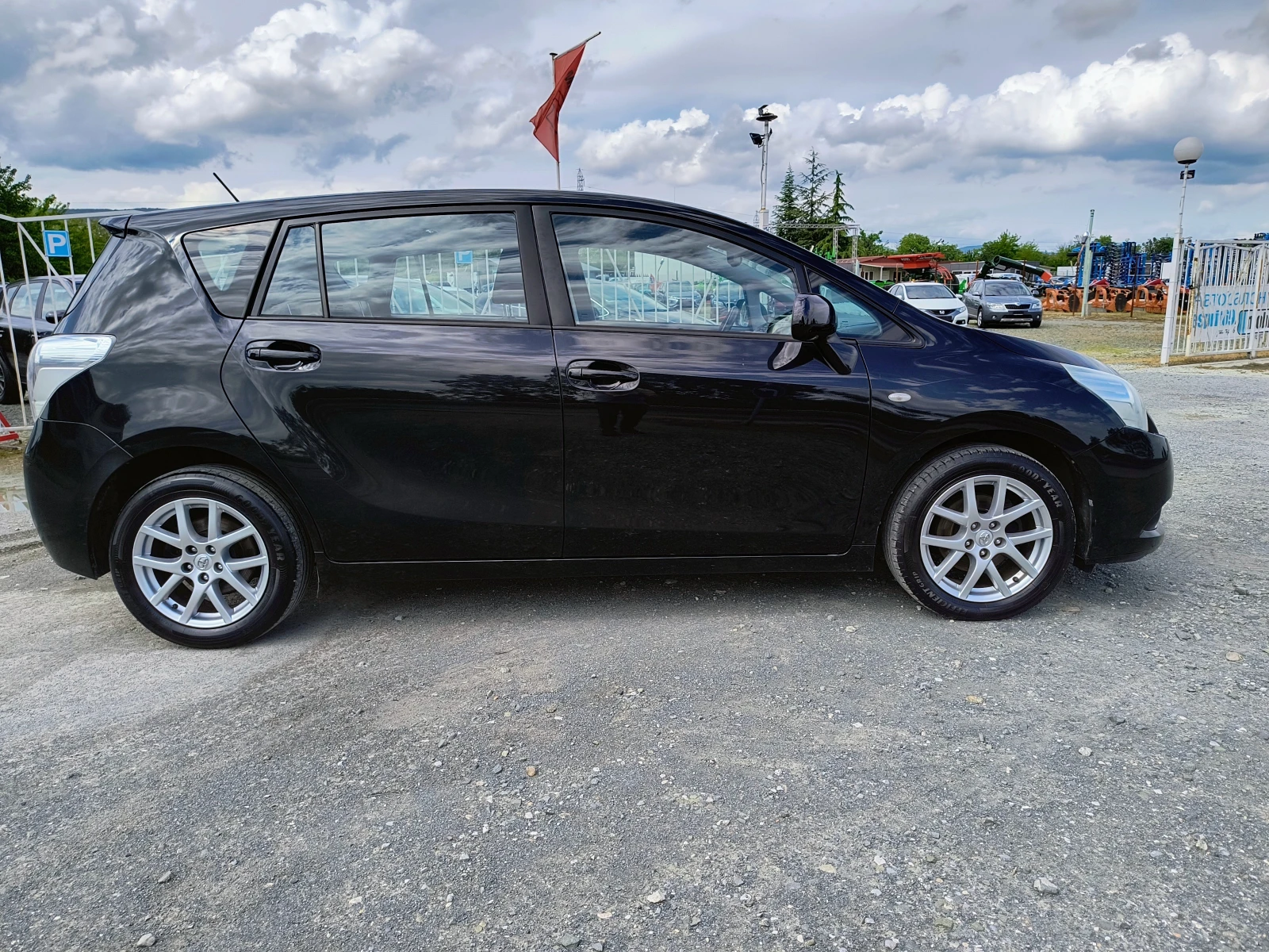 Toyota Verso 1.8-147 кс / БЕНЗИН / ЗАДНА КАМЕРА / 6+ 1 /ПАНОРАМ - изображение 4