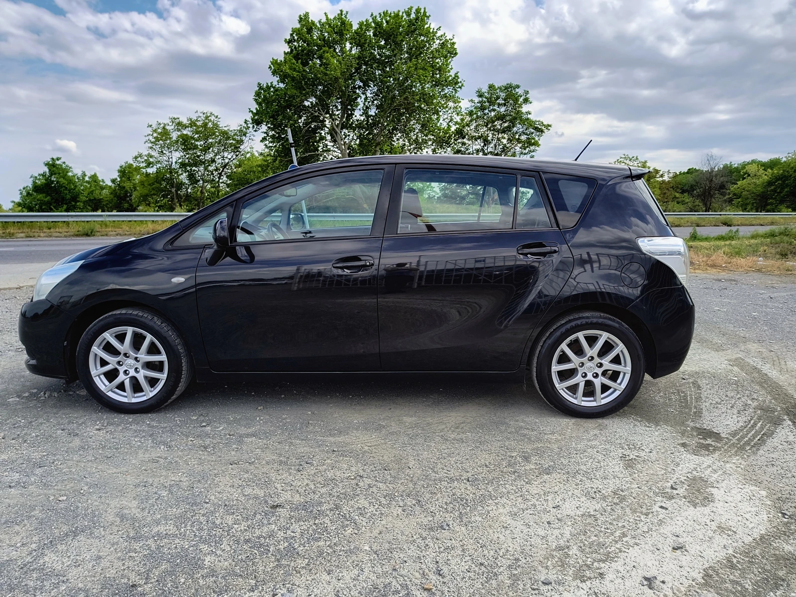 Toyota Verso 1.8-147 кс / БЕНЗИН / ЗАДНА КАМЕРА / 6+ 1 /ПАНОРАМ - изображение 8