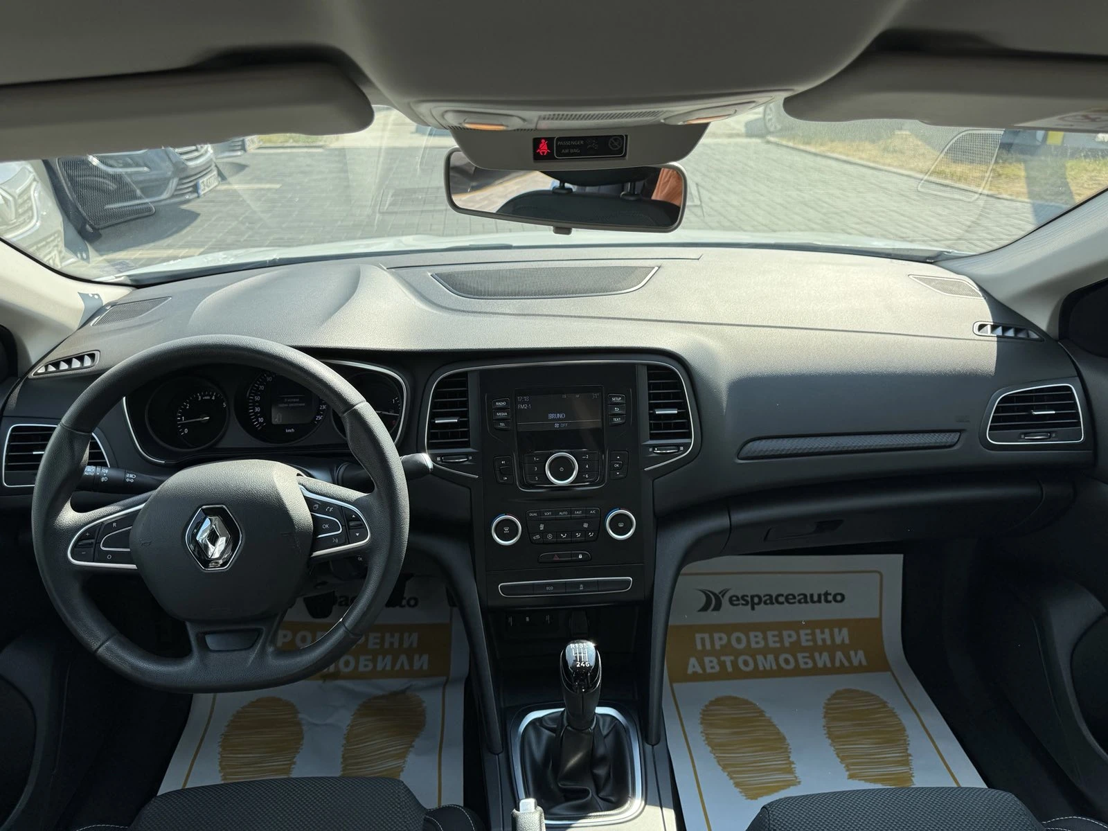 Renault Megane 1.3TCe 140 к.с./Life - изображение 8