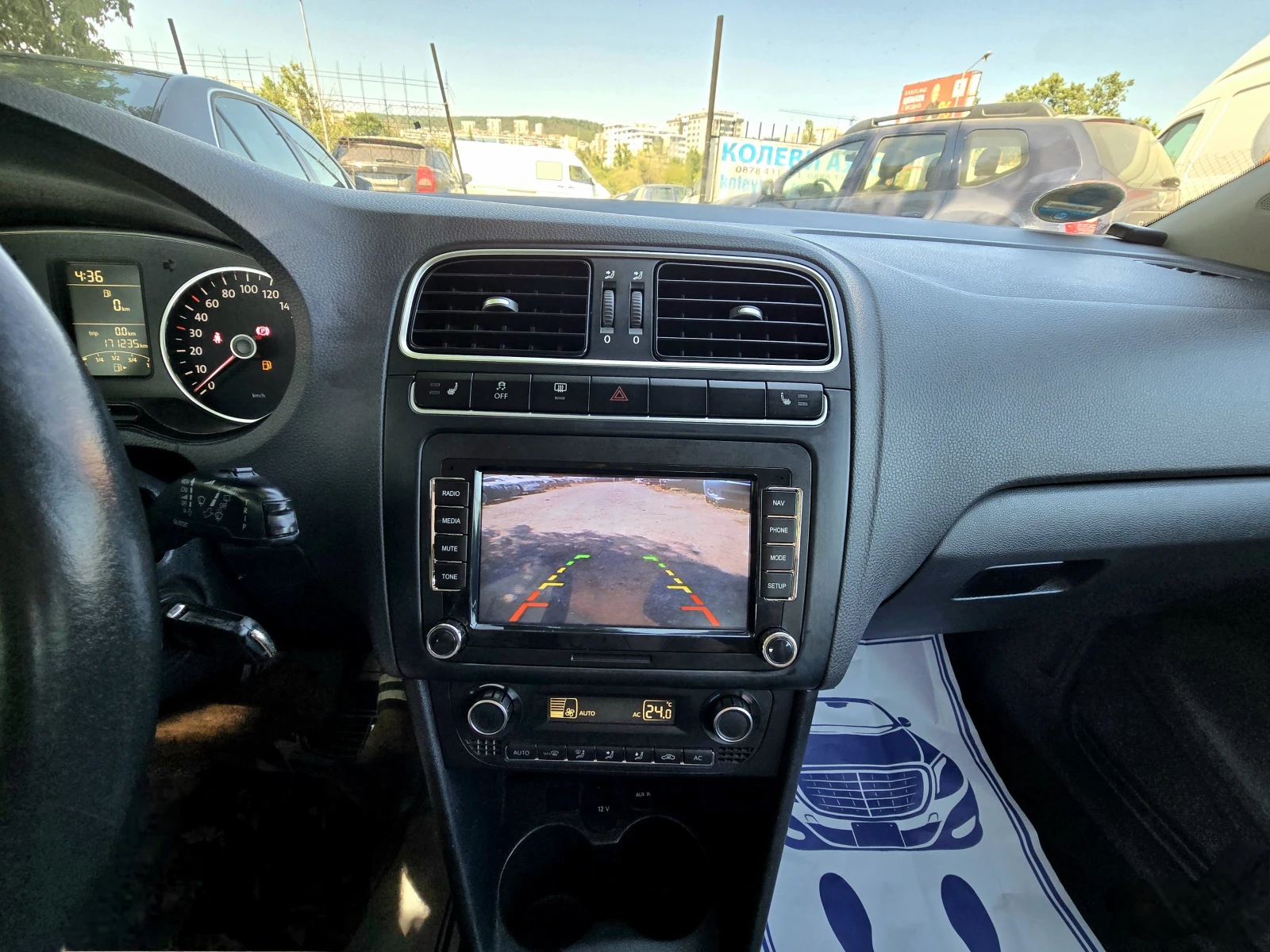 VW Polo 1.2i/90hp/NAVI | Mobile.bg   12