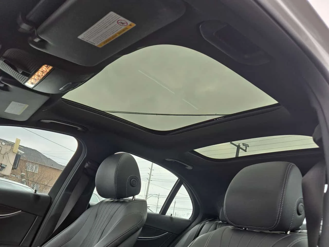 Mercedes-Benz E 300 4MATIC* DISTRONIC* 360* AMBIENT* , снимка 10 - Автомобили и джипове - 54184296