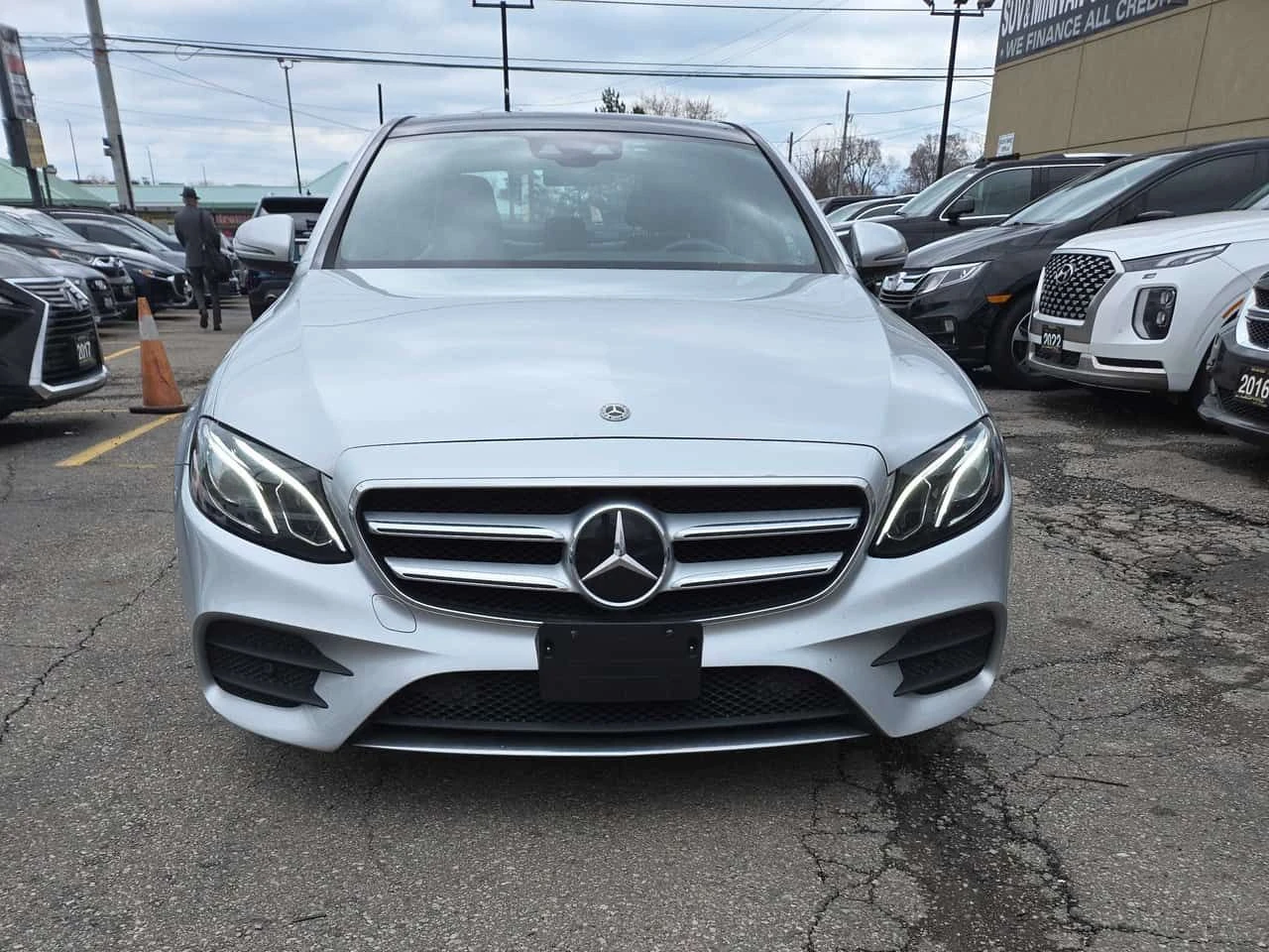 Mercedes-Benz E 300 4MATIC* DISTRONIC* 360* AMBIENT* , снимка 6 - Автомобили и джипове - 54184296