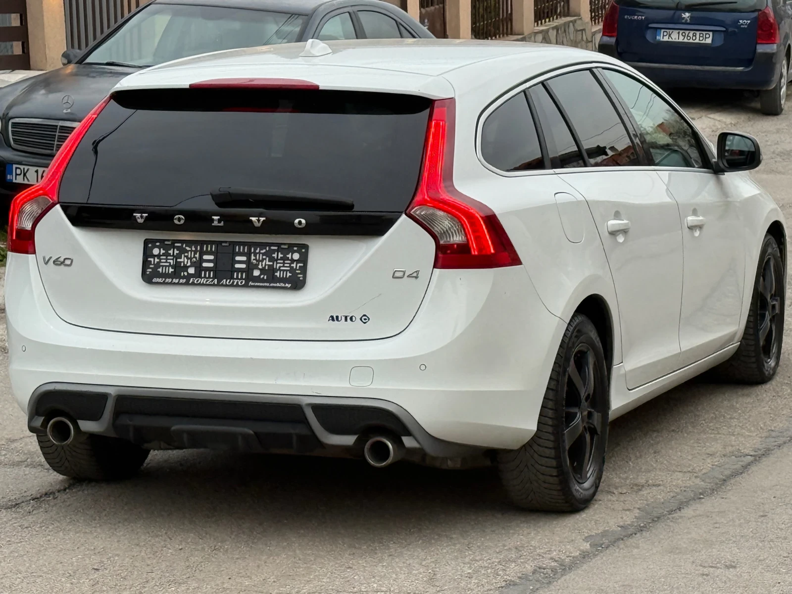 Volvo V60 2.0 D4 163k.c. AVTOMAT R-DESIGN, снимка 5 - Автомобили и джипове - 54206573