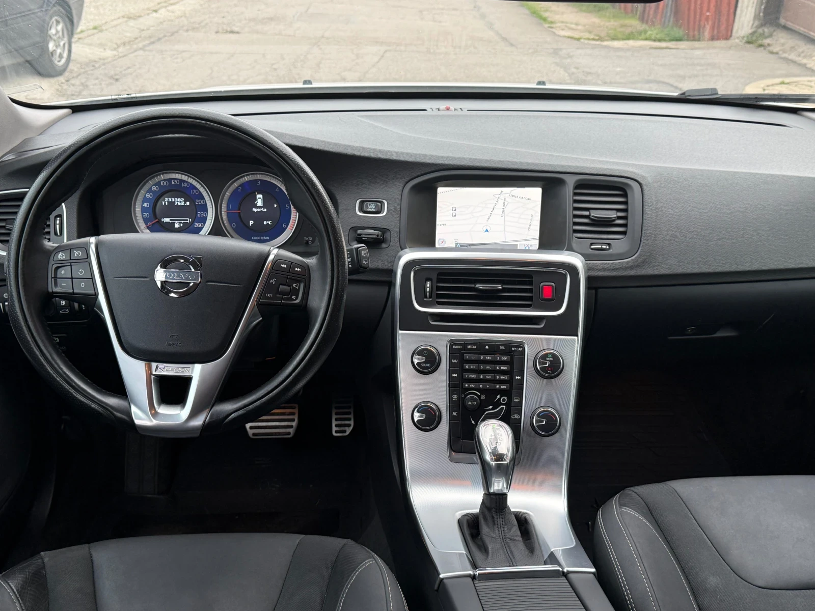 Volvo V60 2.0 D4 163k.c. AVTOMAT R-DESIGN, снимка 11 - Автомобили и джипове - 54206573