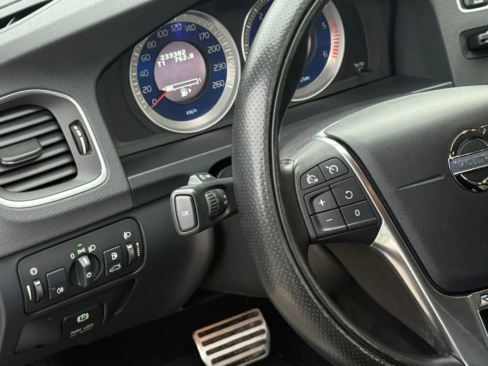 Volvo V60 2.0 D4 163k.c. AVTOMAT R-DESIGN, снимка 9 - Автомобили и джипове - 54206573