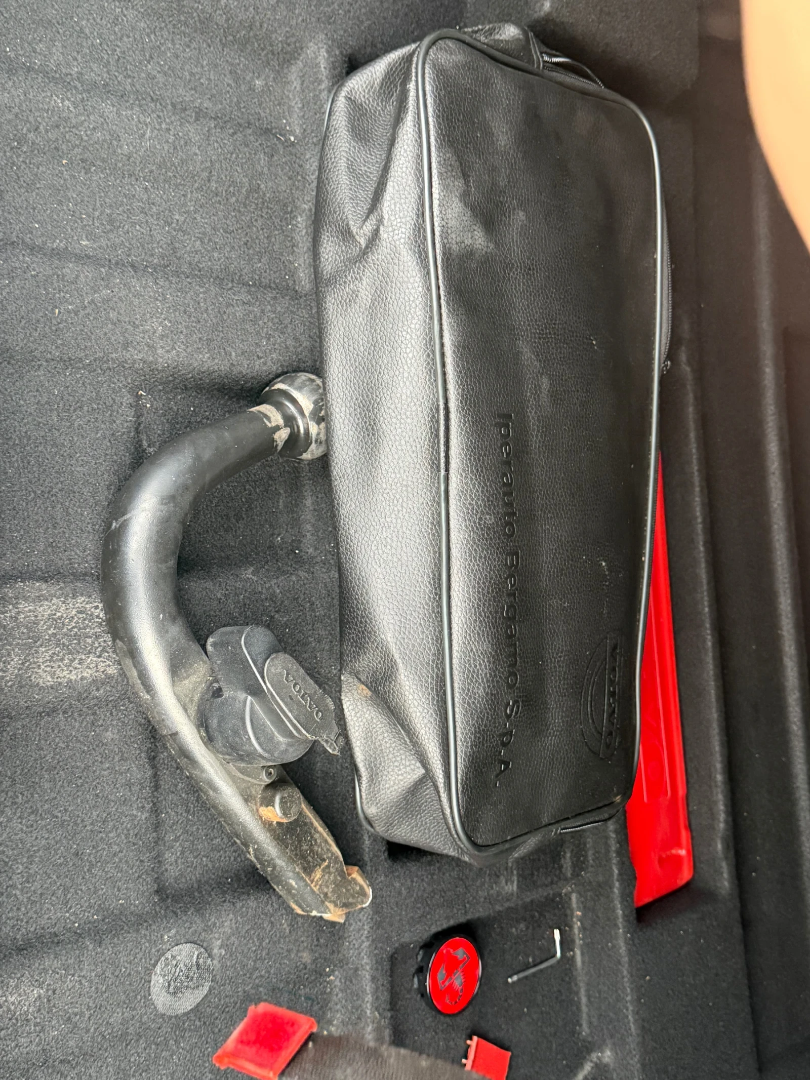 Volvo V60 2.0 D4 163k.c. AVTOMAT R-DESIGN, снимка 13 - Автомобили и джипове - 54206573