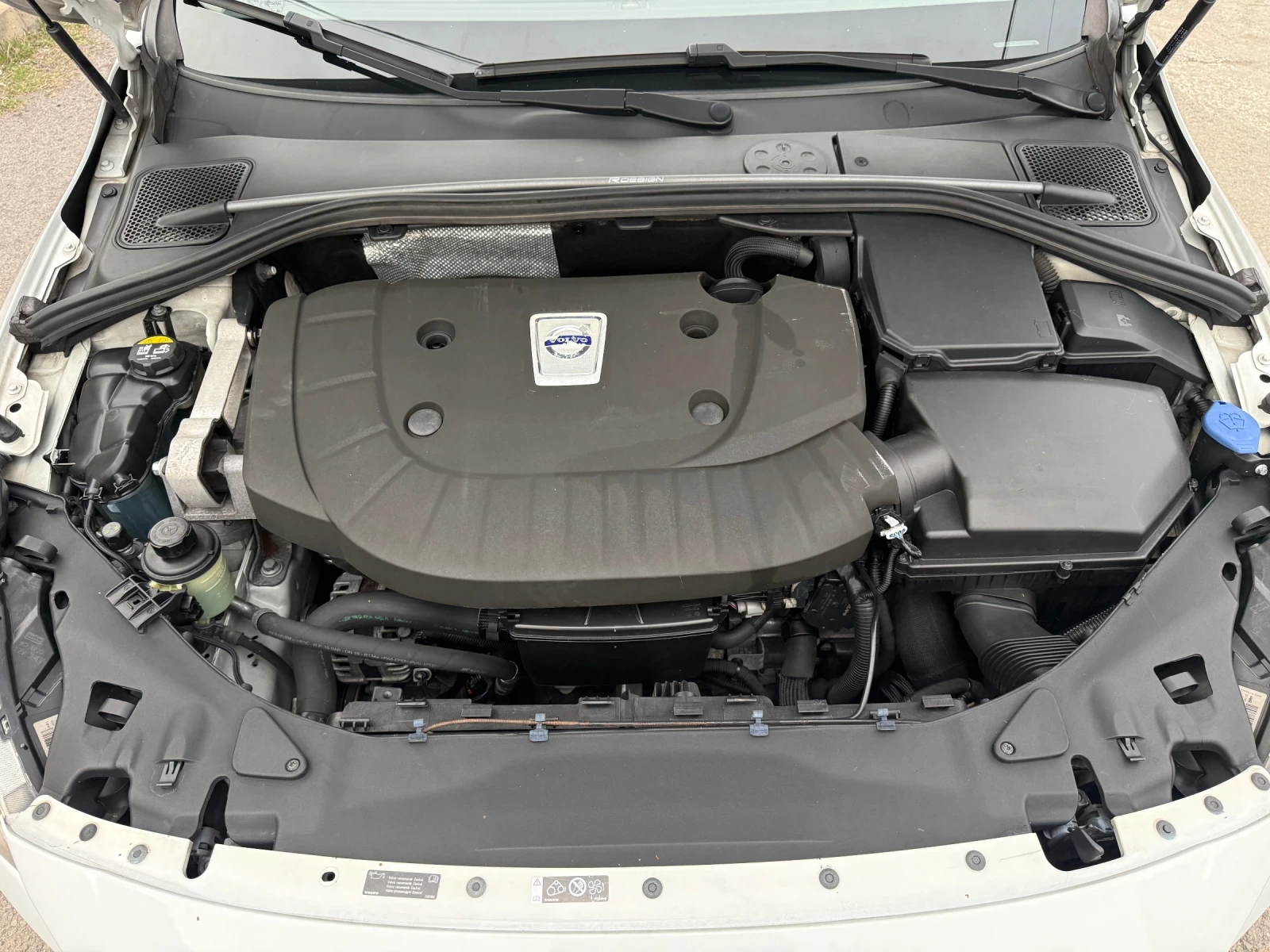 Volvo V60 2.0 D4 163k.c. AVTOMAT R-DESIGN, снимка 15 - Автомобили и джипове - 54206573