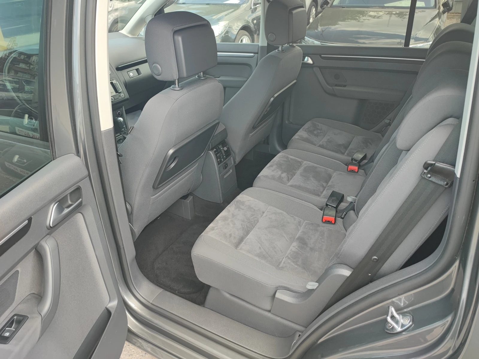 VW Touran 1.4-150ks-АВТОМАТ-НАВИГАЦИЯ-ПАРКТРОНИК, снимка 15 - Автомобили и джипове - 54724113