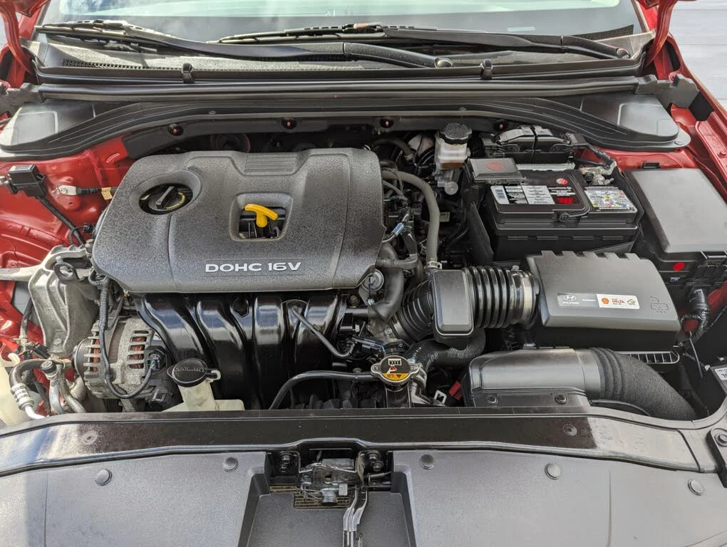 Hyundai Elantra GL FWD АвтоКредит  (ЦЕНА ДО БГ), снимка 5 - Автомобили и джипове - 54784050