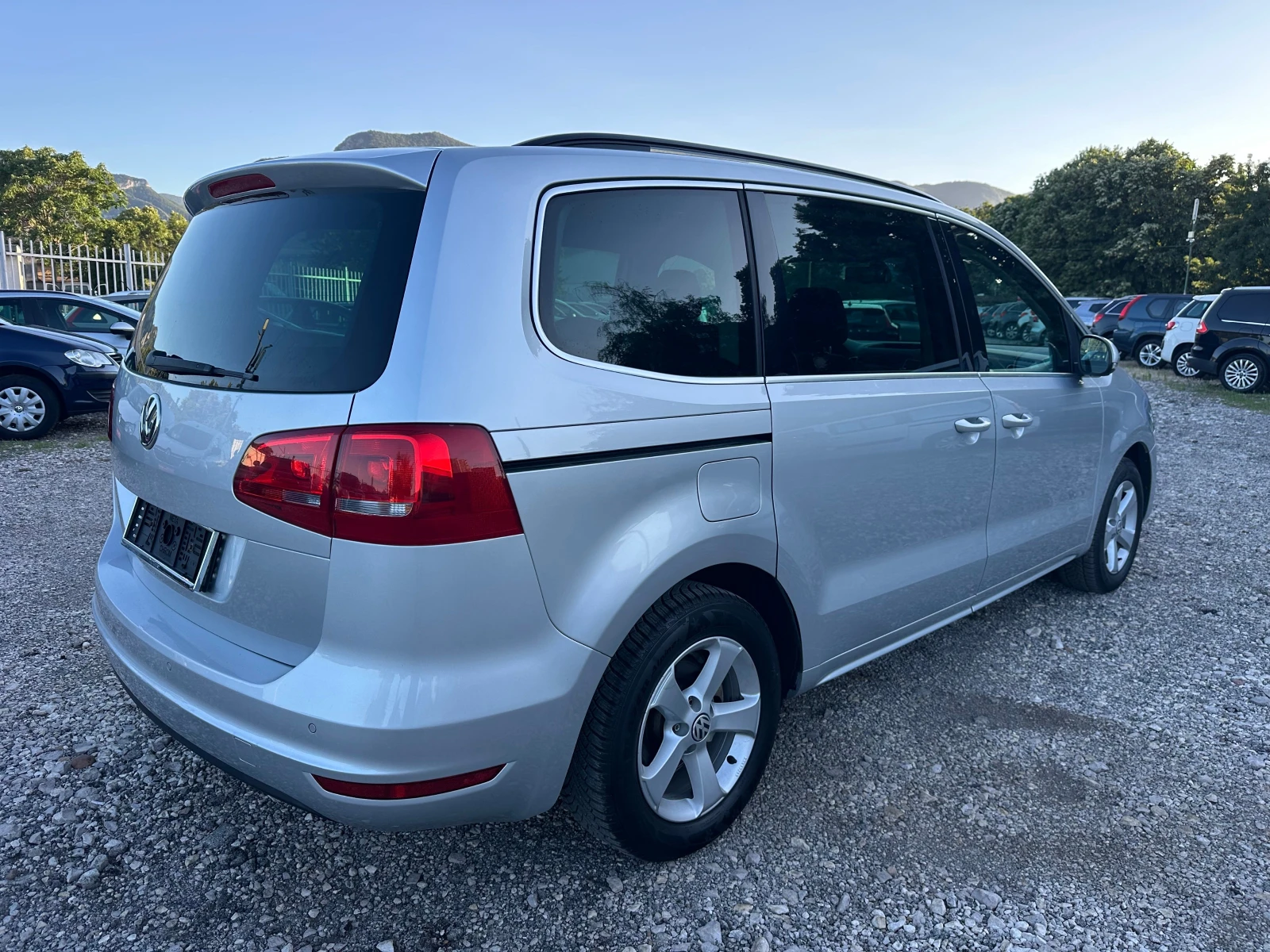 VW Sharan 2.0TDI 140kc AUTOMAT, снимка 3 - Автомобили и джипове - 55160869