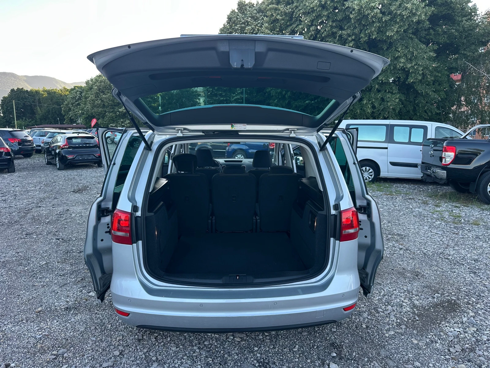 VW Sharan 2.0TDI 140kc AUTOMAT, снимка 16 - Автомобили и джипове - 55160869