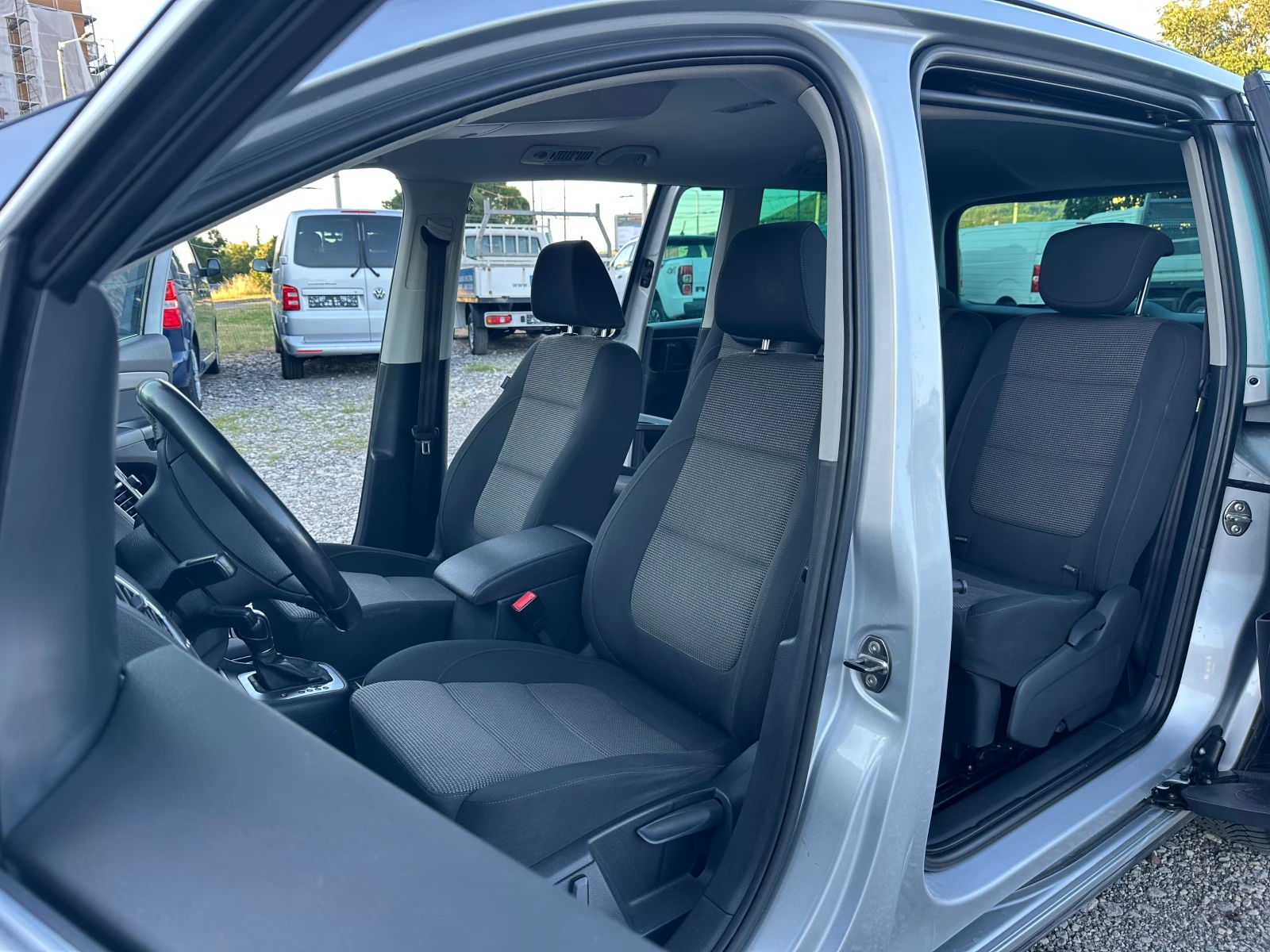VW Sharan 2.0TDI 140kc AUTOMAT, снимка 9 - Автомобили и джипове - 55160869