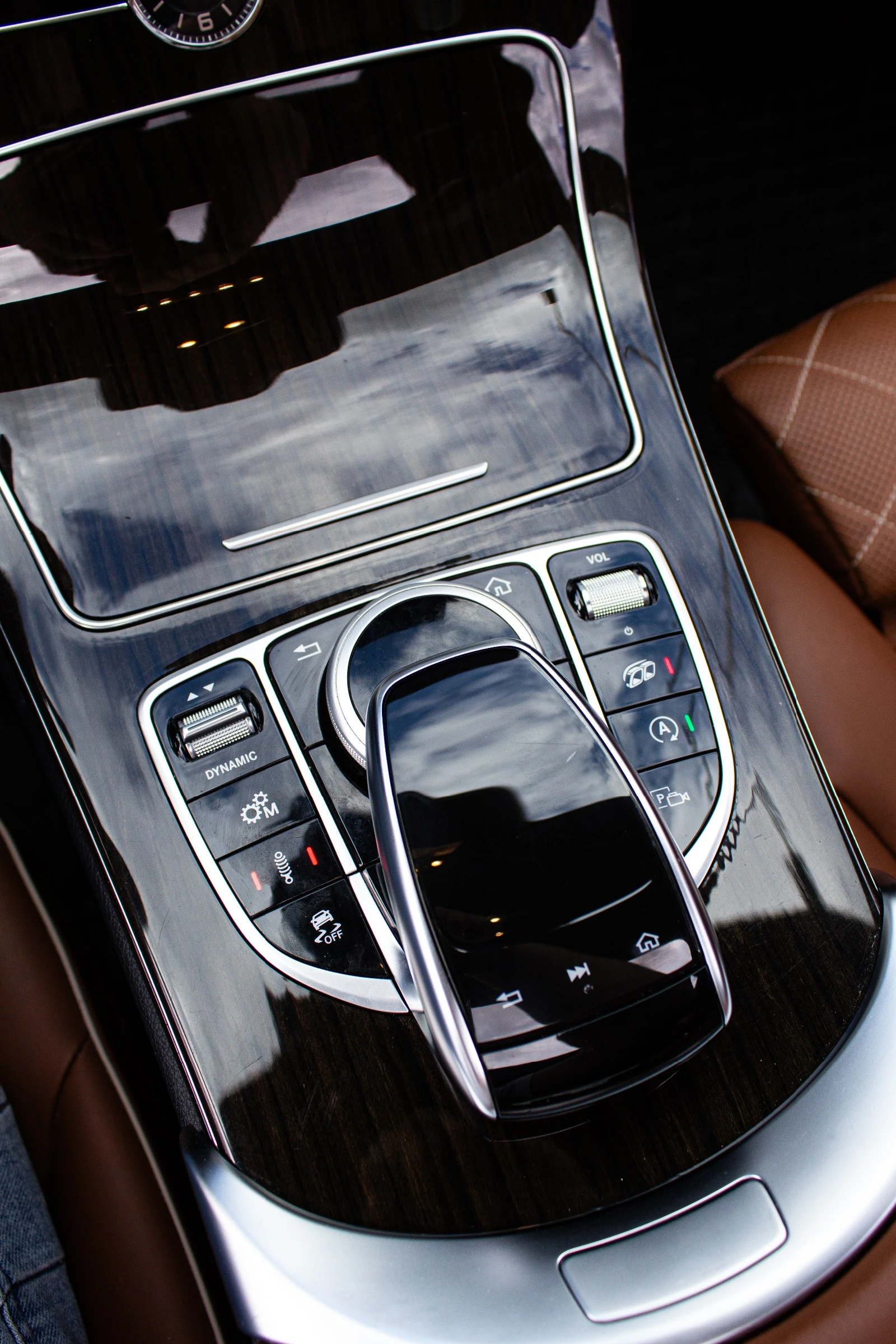 Mercedes-Benz C 43 AMG DESIGNO * BURMESTER * DISTRONIC * MULTIBEAM, снимка 13 - Автомобили и джипове - 55276614