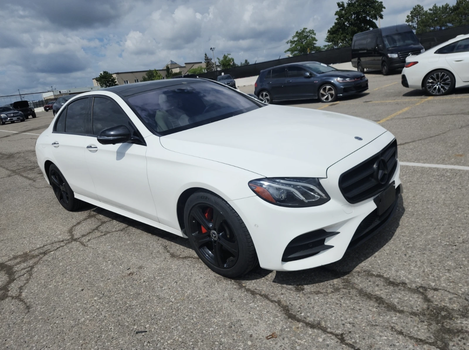 Mercedes-Benz E 300 2019 Mercedes-Benz E 300, снимка 2 - Автомобили и джипове - 55429927