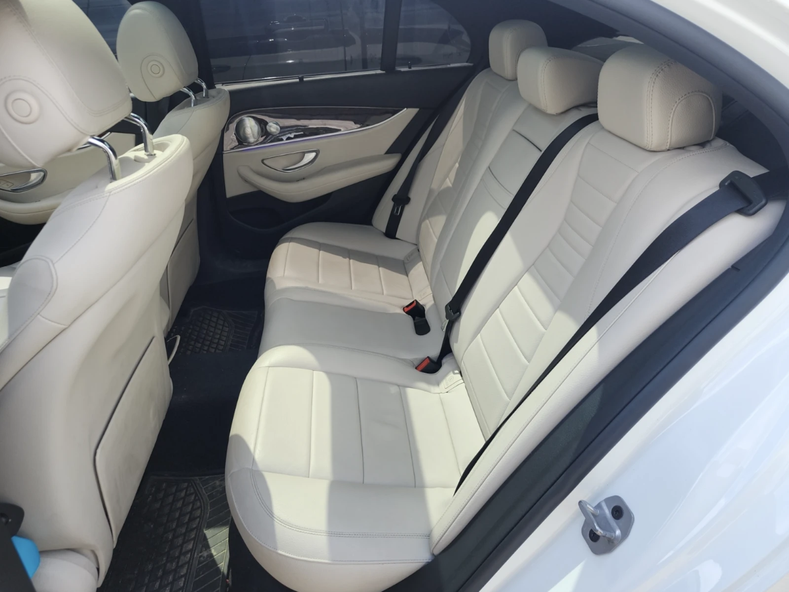 Mercedes-Benz E 300 2019 Mercedes-Benz E 300, снимка 8 - Автомобили и джипове - 55429927