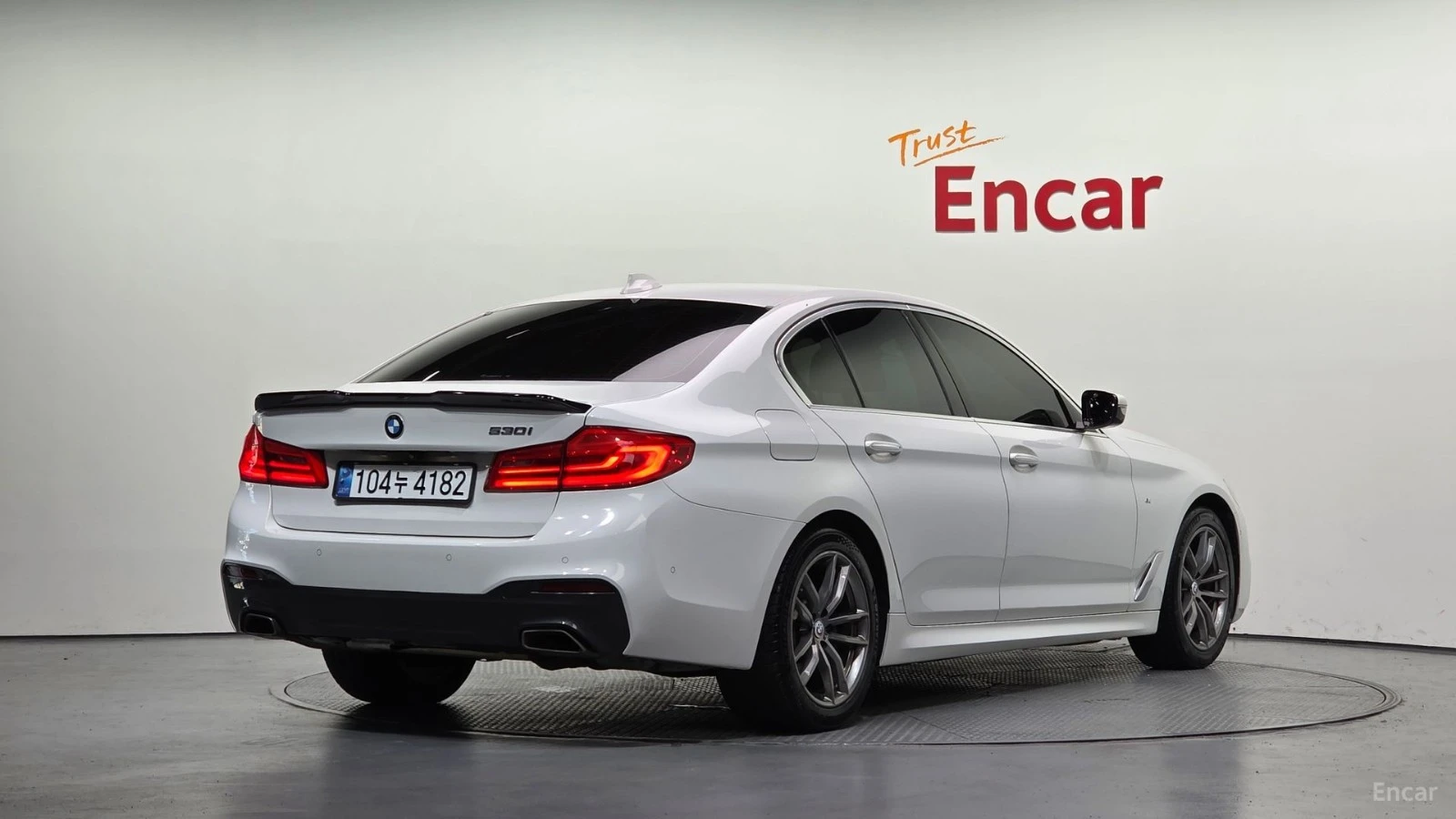 BMW 530 i - M PKG - ОБДУХВАНЕ - ПОДГРЕВИ - HEADUP, снимка 2 - Автомобили и джипове - 56311593