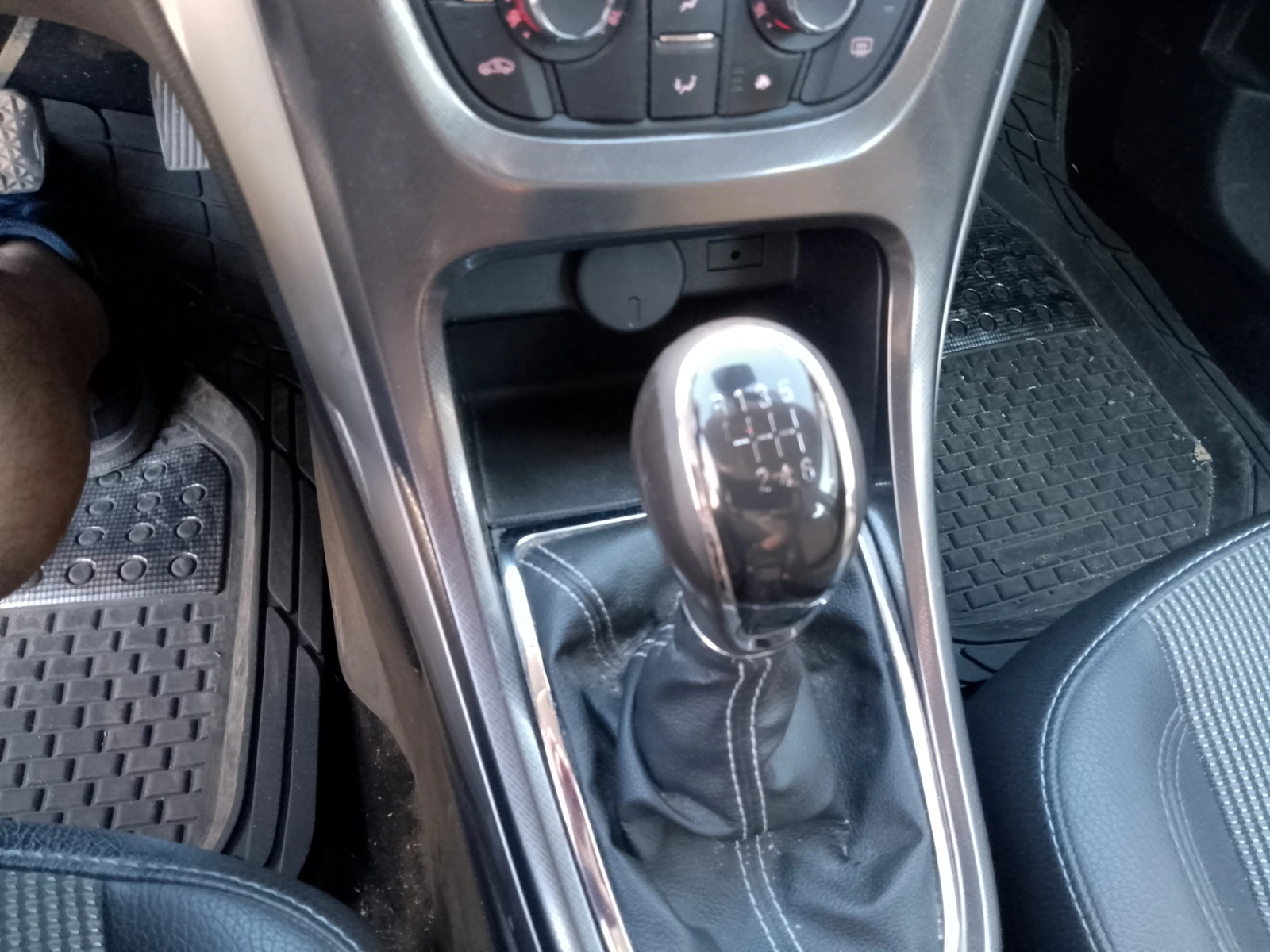 Opel Astra 1, 7 CDTI, снимка 10 - Автомобили и джипове - 56362972