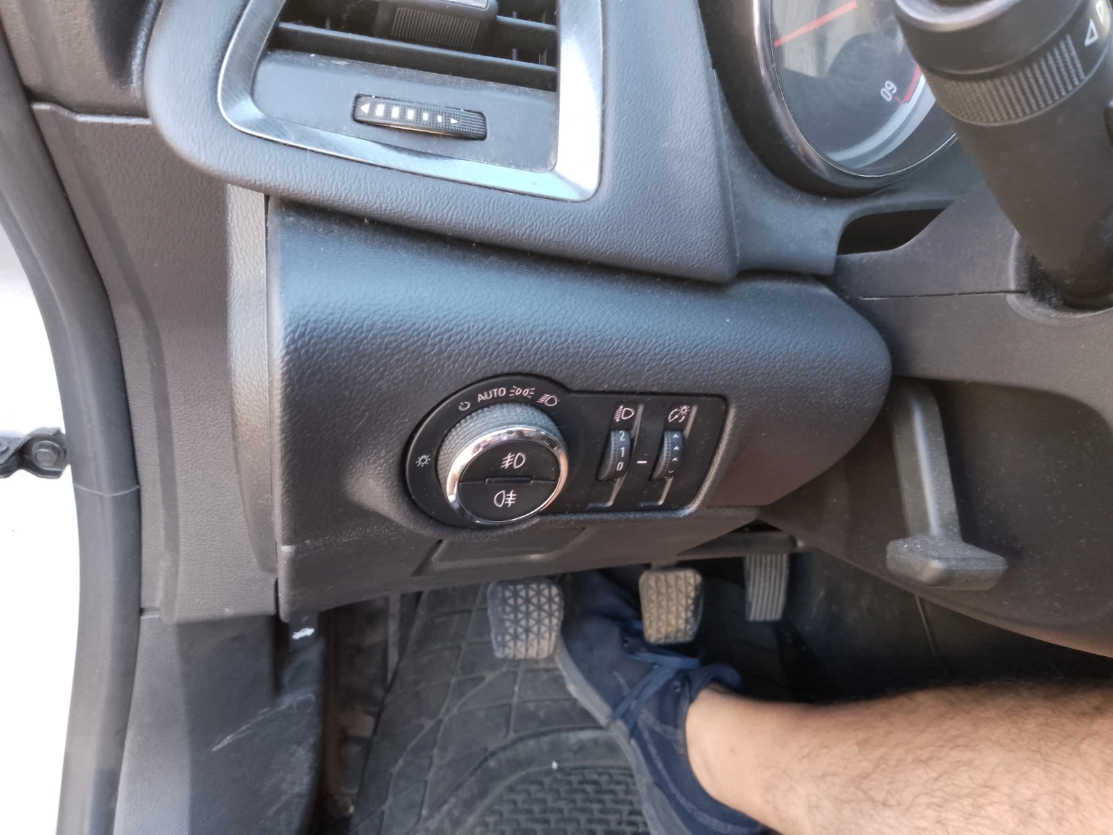 Opel Astra 1, 7 CDTI, снимка 11 - Автомобили и джипове - 56362972