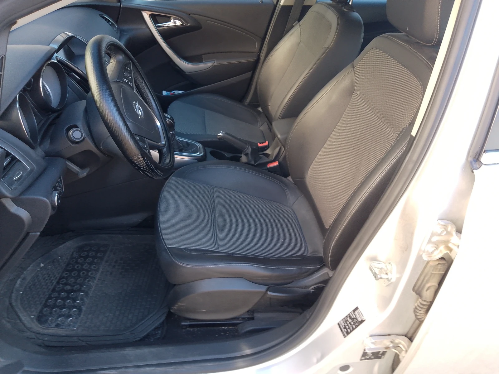 Opel Astra 1, 7 CDTI, снимка 12 - Автомобили и джипове - 56362972
