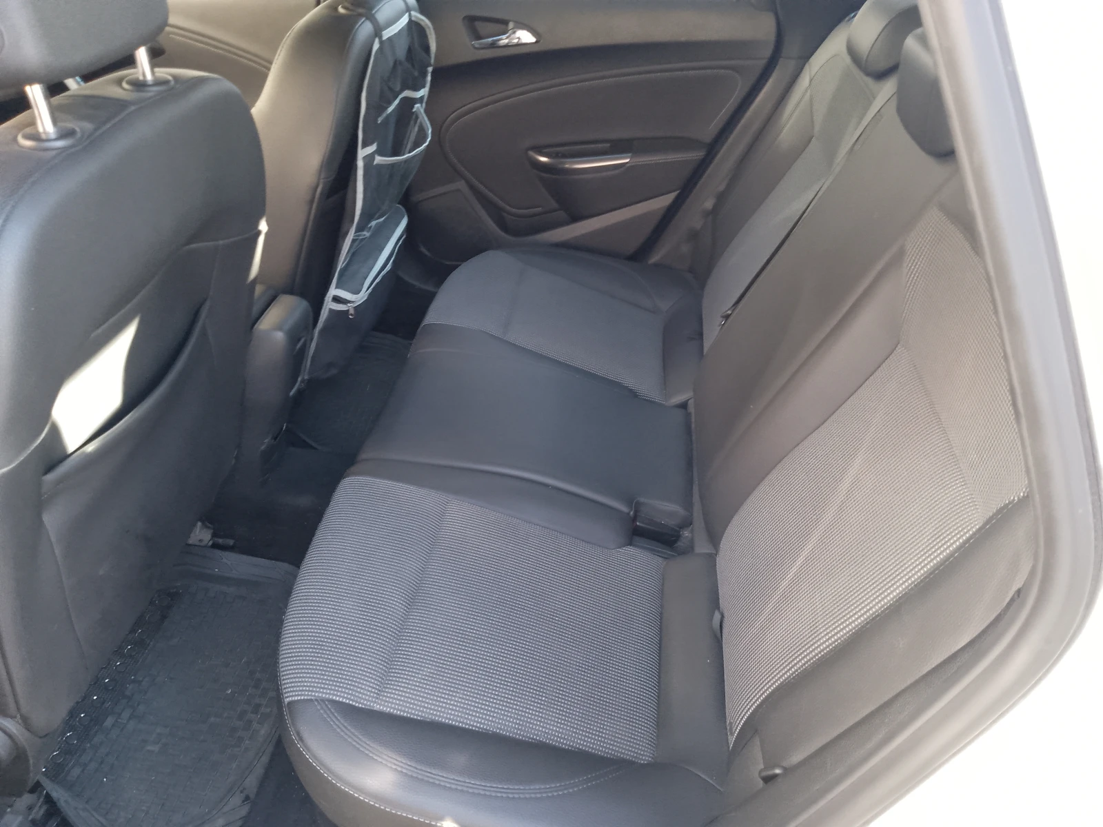 Opel Astra 1, 7 CDTI, снимка 13 - Автомобили и джипове - 56362972