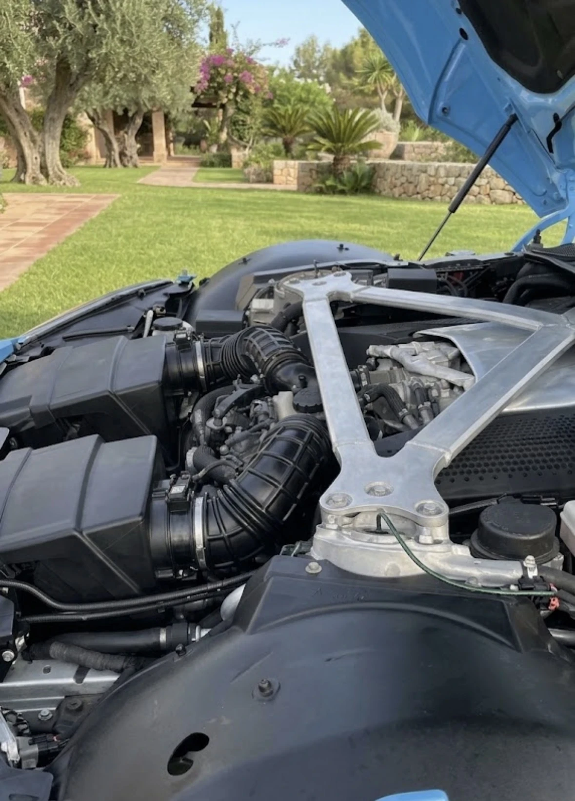 Aston Martin V8 Vantage, снимка 16 - Автомобили и джипове - 56660552