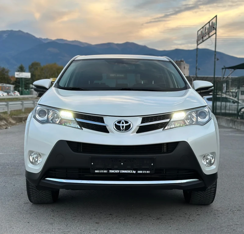 Toyota Rav4 2.2-D4D-4x4-168.000km-LED-NAVI-KAMERA-6-speed-NEW, снимка 2 - Автомобили и джипове - 47627953