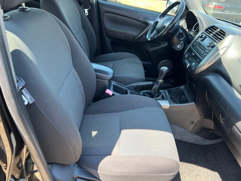 Toyota Rav4 2.0 D4D, снимка 11 - Автомобили и джипове - 50285177