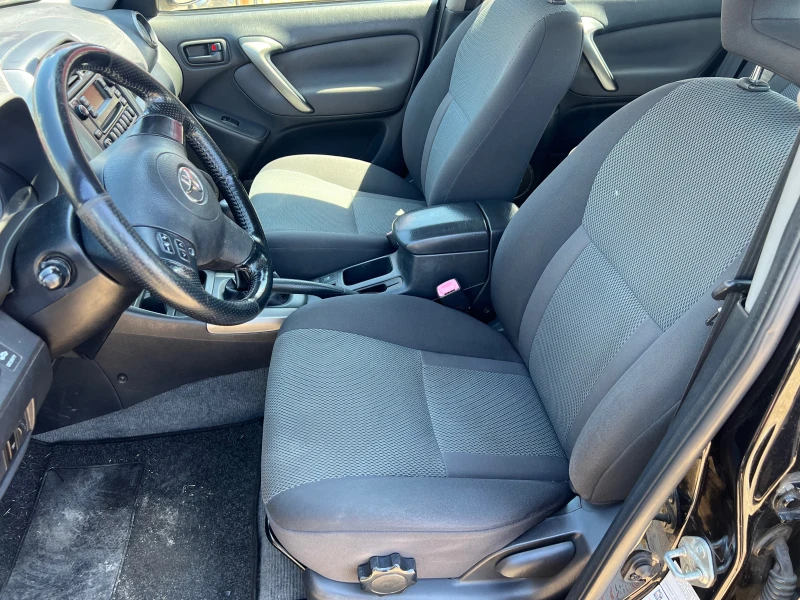 Toyota Rav4 2.0 D4D, снимка 10 - Автомобили и джипове - 50285177