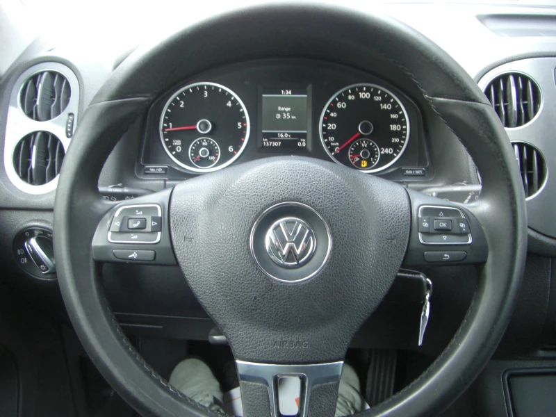 VW Tiguan 2.0TDI NAVI PANORAMA 6ck., снимка 11 - Автомобили и джипове - 51998201
