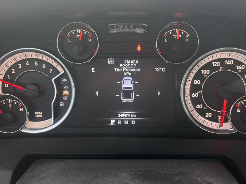 Dodge RAM 1500 CARFAX* АВТОФИНАНСИРАНЕ БЕЗ ПЪРВОНАЧАЛНА ВНОСКА, снимка 8 - Автомобили и джипове - 53041732