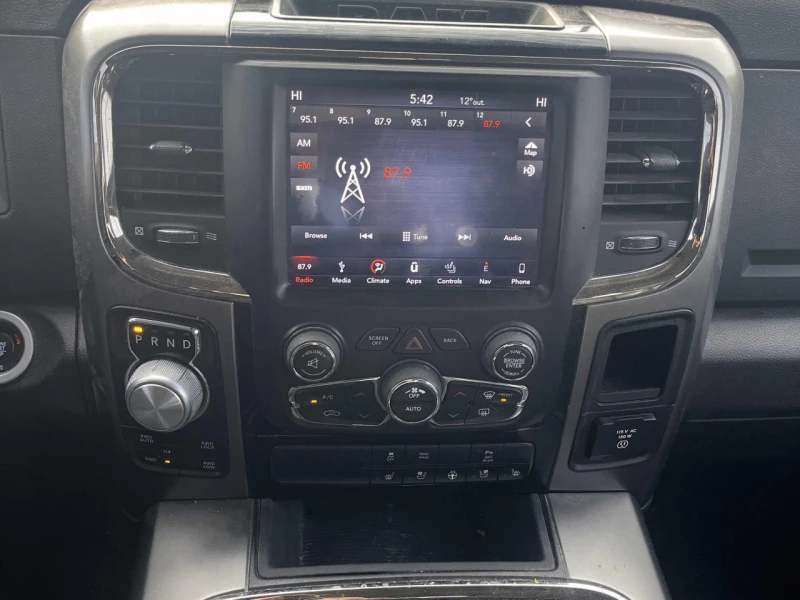 Dodge RAM 1500 CARFAX* АВТОФИНАНСИРАНЕ БЕЗ ПЪРВОНАЧАЛНА ВНОСКА, снимка 9 - Автомобили и джипове - 53041732