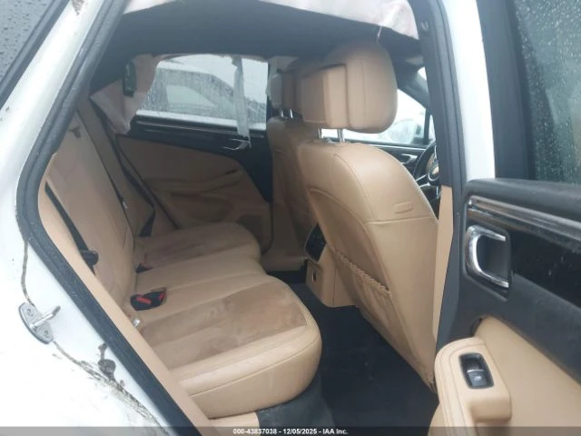 Porsche Macan * Камера* Ambient* Памет* Подгрев* Алкантара, снимка 11 - Автомобили и джипове - 53031122
